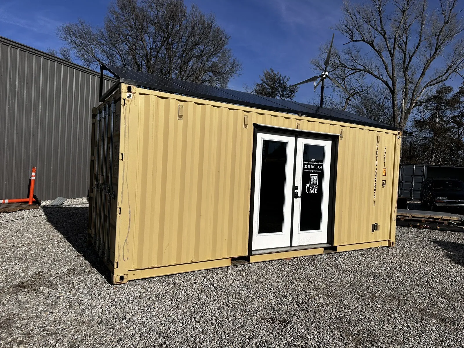 20-ft-Shipping-Container-Office-Solar-Off-Grid-1.webp Containerfertigbau – kompakt, robust und vielseitig - Image 1