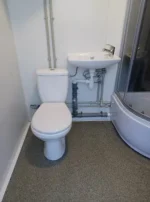 Sanitär-WC-Duschkabine mit Boiler und Kippfenster - Image 2