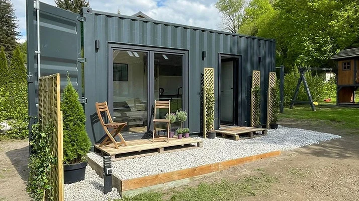 52aa76_cb819f641e934433ac83018f5fc264bemv2-2.webp 15 m² Container-Minihaus – Mobile Lösung - Image 1